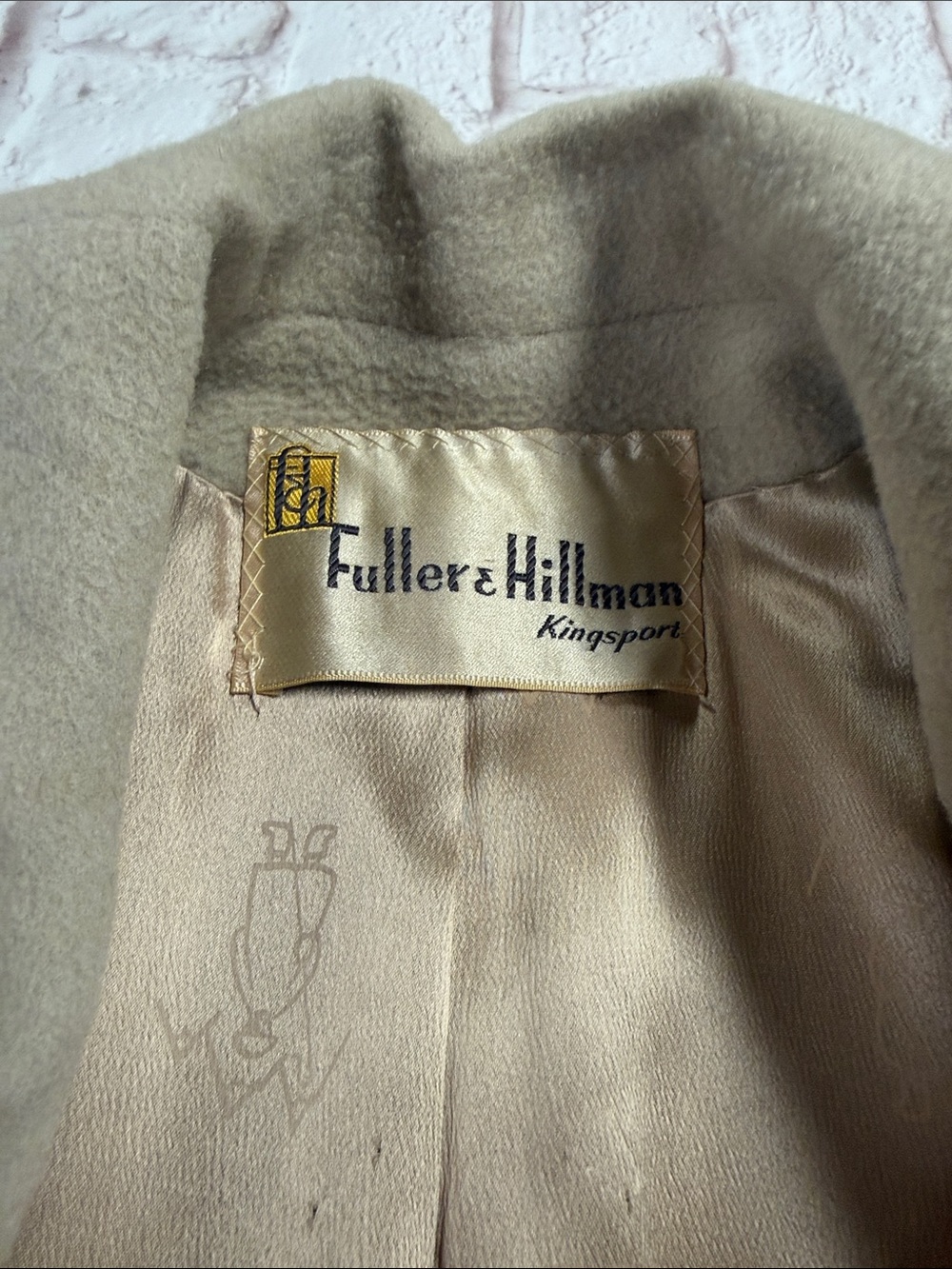 Vintage 1940s-1960’s Open Front Draped Coat in Beige fuller and Hillman - Picture 7 of 16